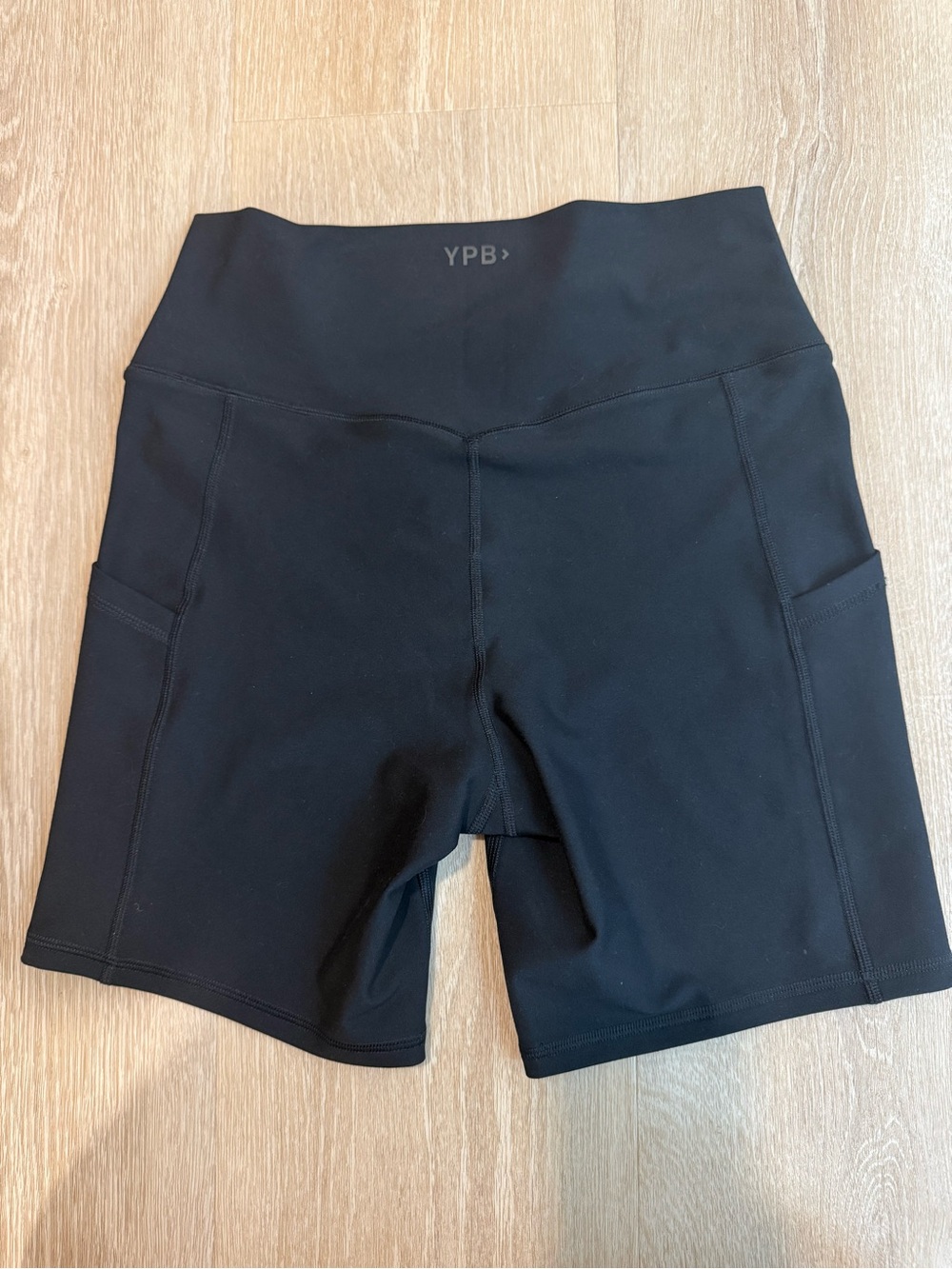 Abercrombie & Fitch YPB Black High-Rise Bike Shorts with Side Pockets - Picture 2 of 3